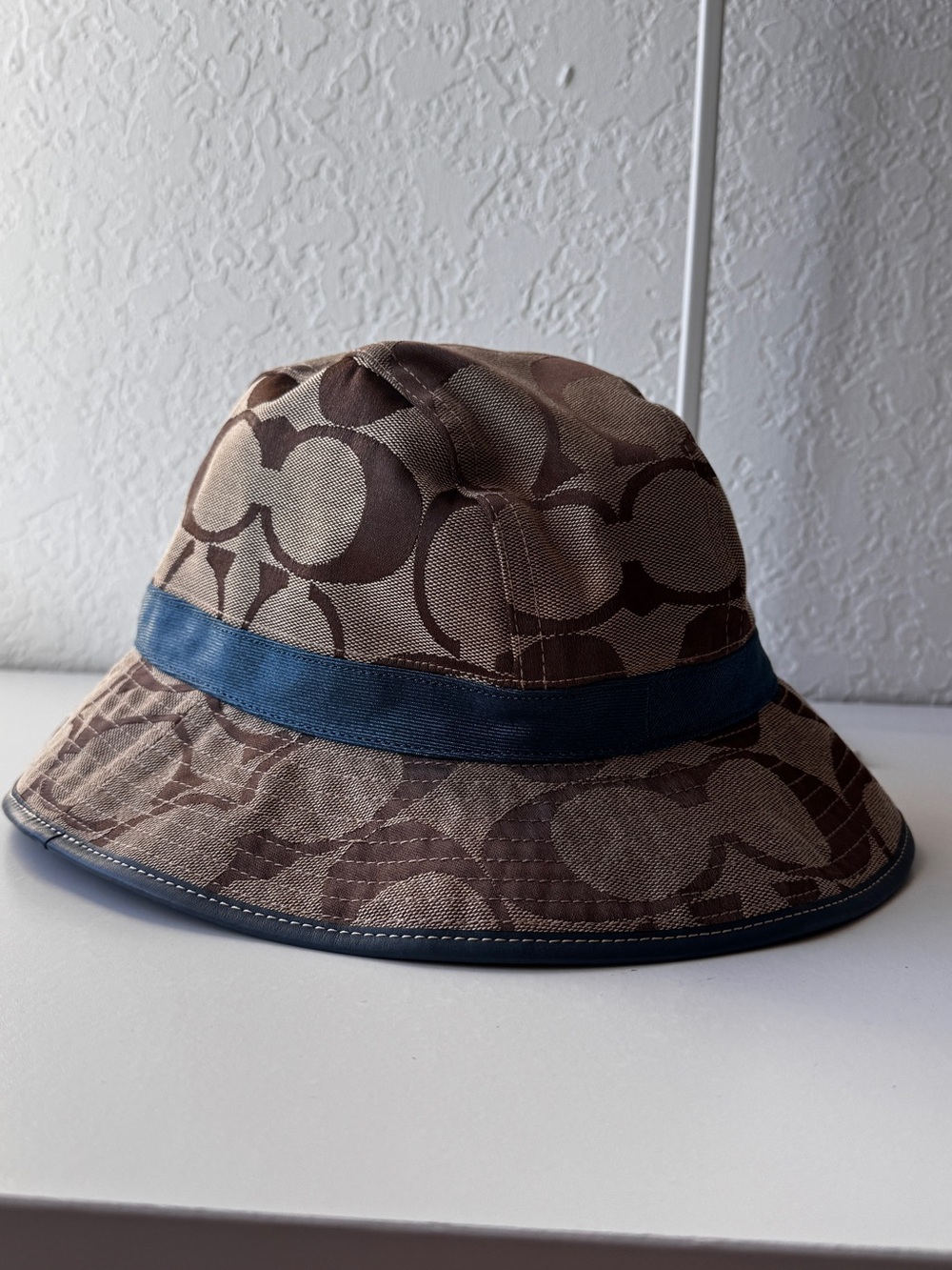 Coach Brown Signature Bucket Hat with Navy Band size MED/LARGE
